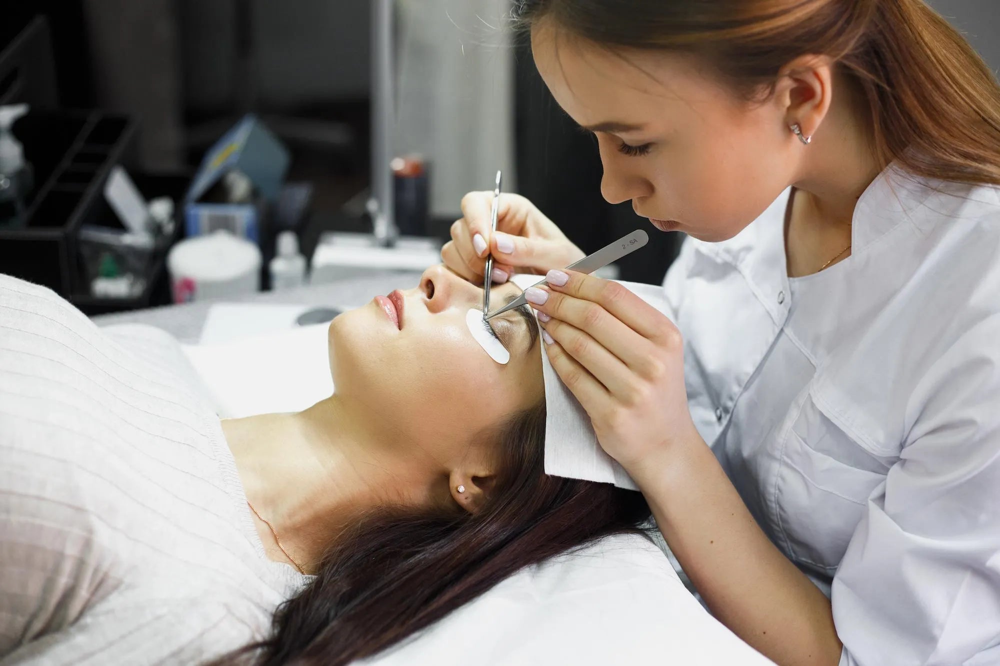 Eyelash Extensions Training Course (Classic & Volume)